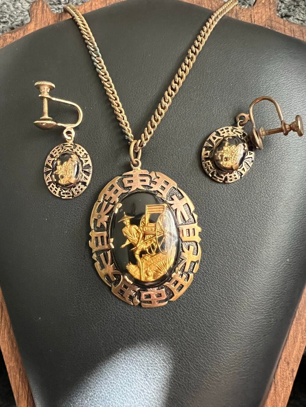 Vintage Asian Rickshaw Cameo Intaglio Glass Pendant Necklace & Earrings Germany
